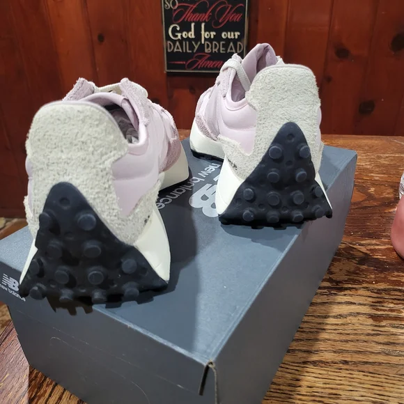 New Balance 327 Mauve and Cream Sneakers - Picture 4 of 5
